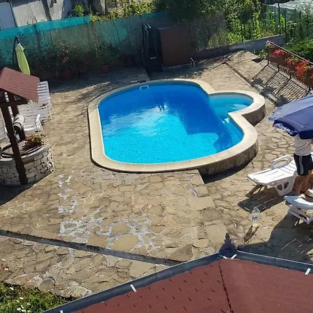 Pensiune Къщи Острец *